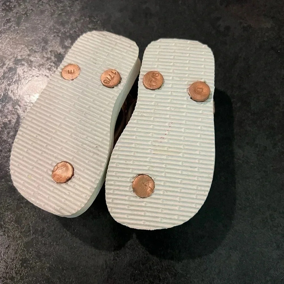 havaianas Toddler girl size 4c rose gold cheetah - Picture 5 of 7
